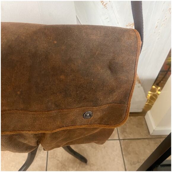Wilson’s Leather Genuine Leather Messenger Back Large Brown Snap Button - Picture 2 of 13